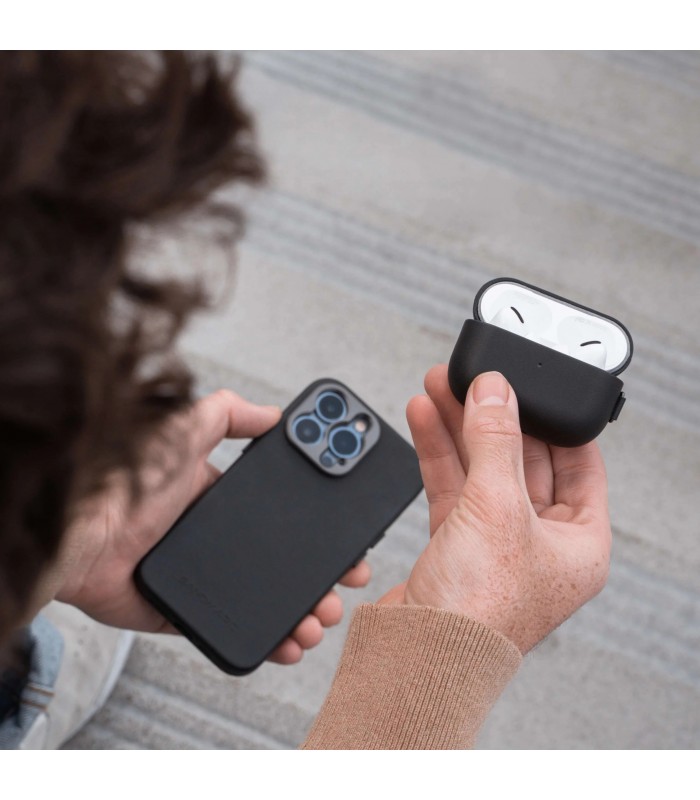 قاب محافظ چرمی ایرپادز پرو سندمارک مدل Sandmarc Leather Edition Airpods Pro Case رنگ مشکی