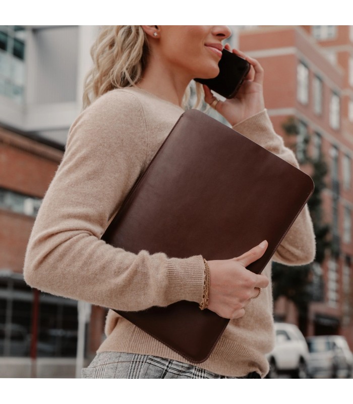 کاور چرمی مک بوک پرو ۱۶ اینچی سندمارک مدل Sandmarc Leather Edition Macbook Pro Sleeve 16-قهوه‌ای