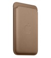 کیف پول مگ‌سیف‌دار اپل مدل iPhone FineWoven Wallet | رنگ قهوه‌ای
