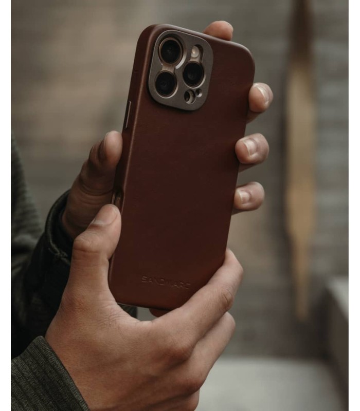 کیس چرم سندمارک مدل Sandmarc Pro Leather Case - سازگار با آیفون ۱۶ پرومکس - رنگ قهوه‌ای