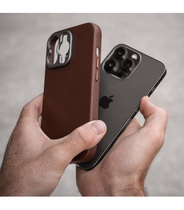 کیس چرم سندمارک مدل Sandmarc Pro Leather Case  - سازگار با آیفون ۱۴ پرومکس - رنگ قهوه‌ای