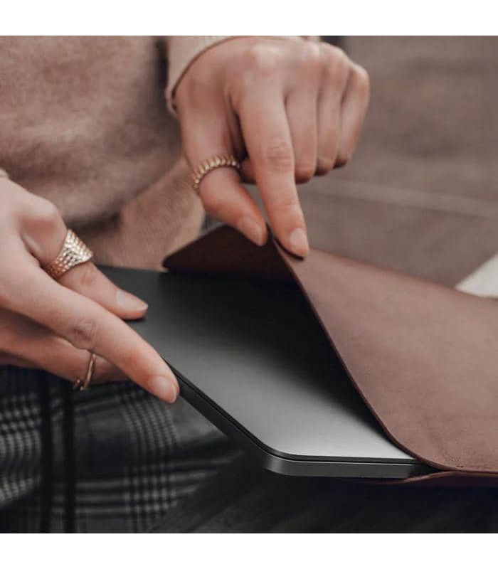 کاور چرمی مک بوک پرو ۱۴ اینچی سندمارک مدل Sandmarc Leather Edition Macbook Pro Sleeve 14" - رنگ قهوه‌ای