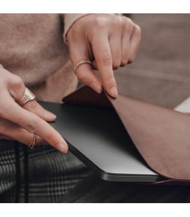 کاور چرمی مک بوک پرو ۱۴ اینچی سندمارک مدل Sandmarc Leather Edition Macbook Pro Sleeve 14" - رنگ قهوه‌ای