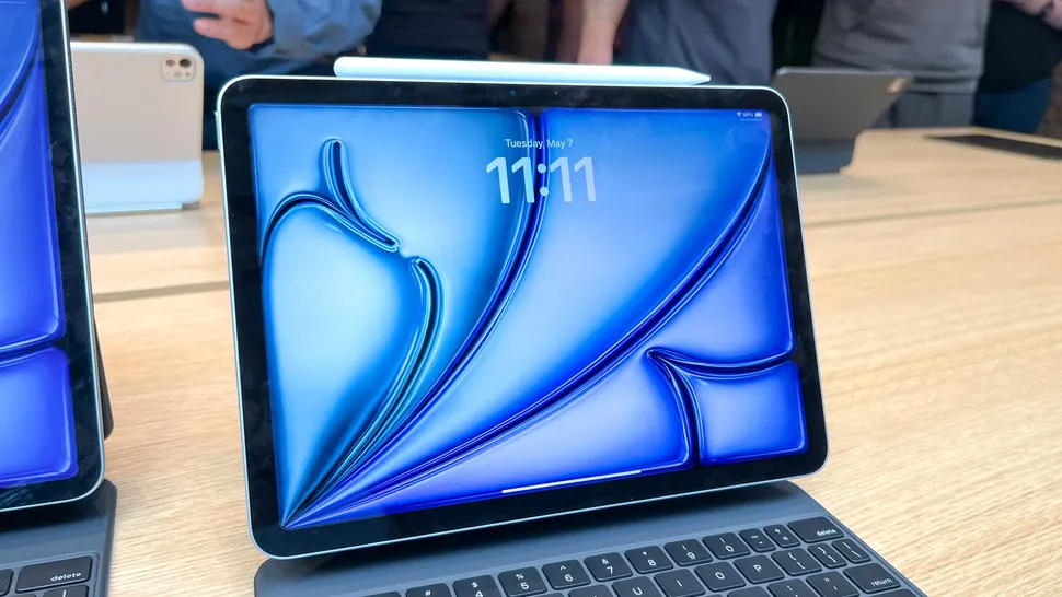 کیبورد آیپد ۲۰۲۴