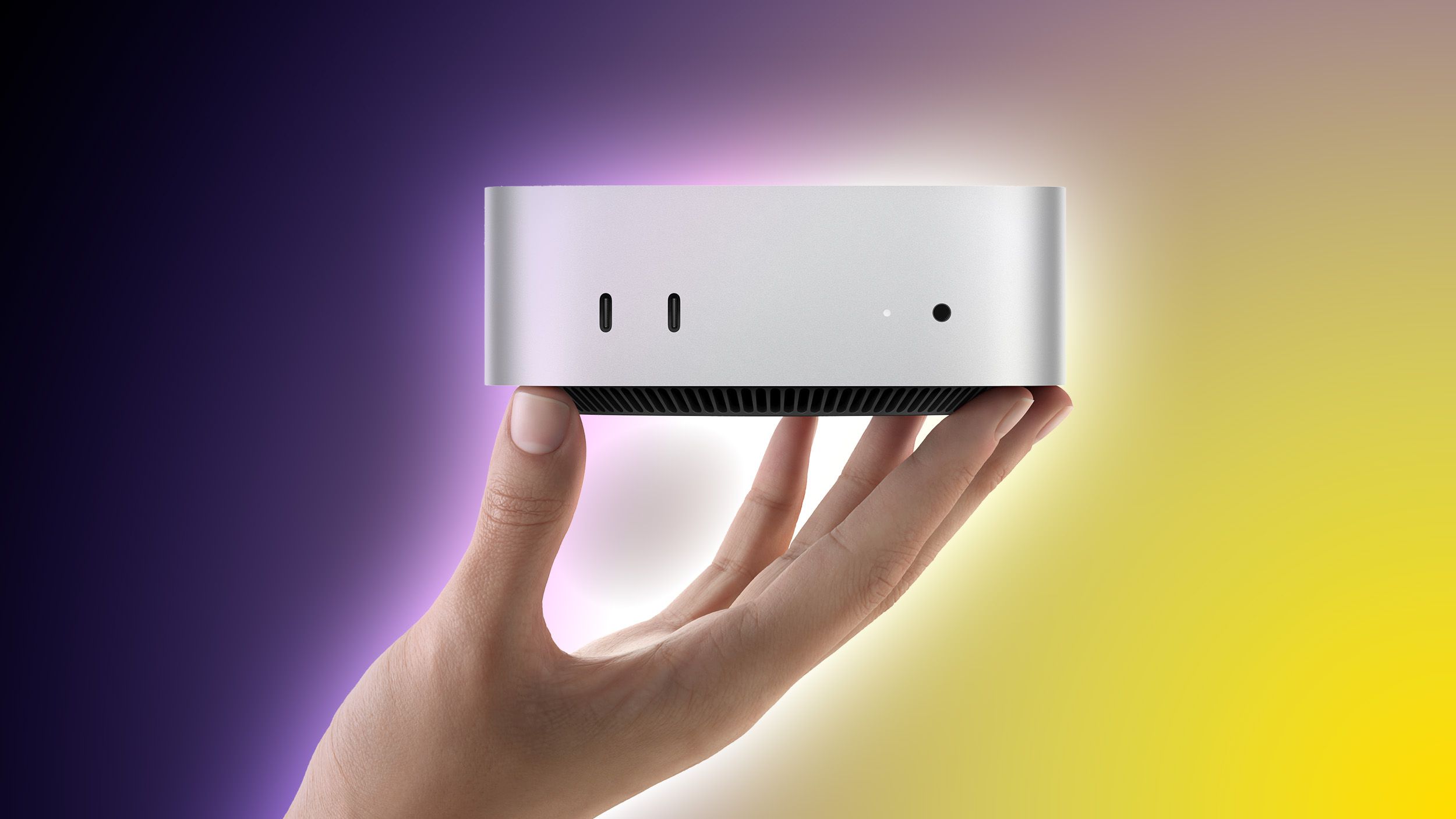 مک مینی M4 روی انگشتان دست با پس زمینه بنفش و زرد