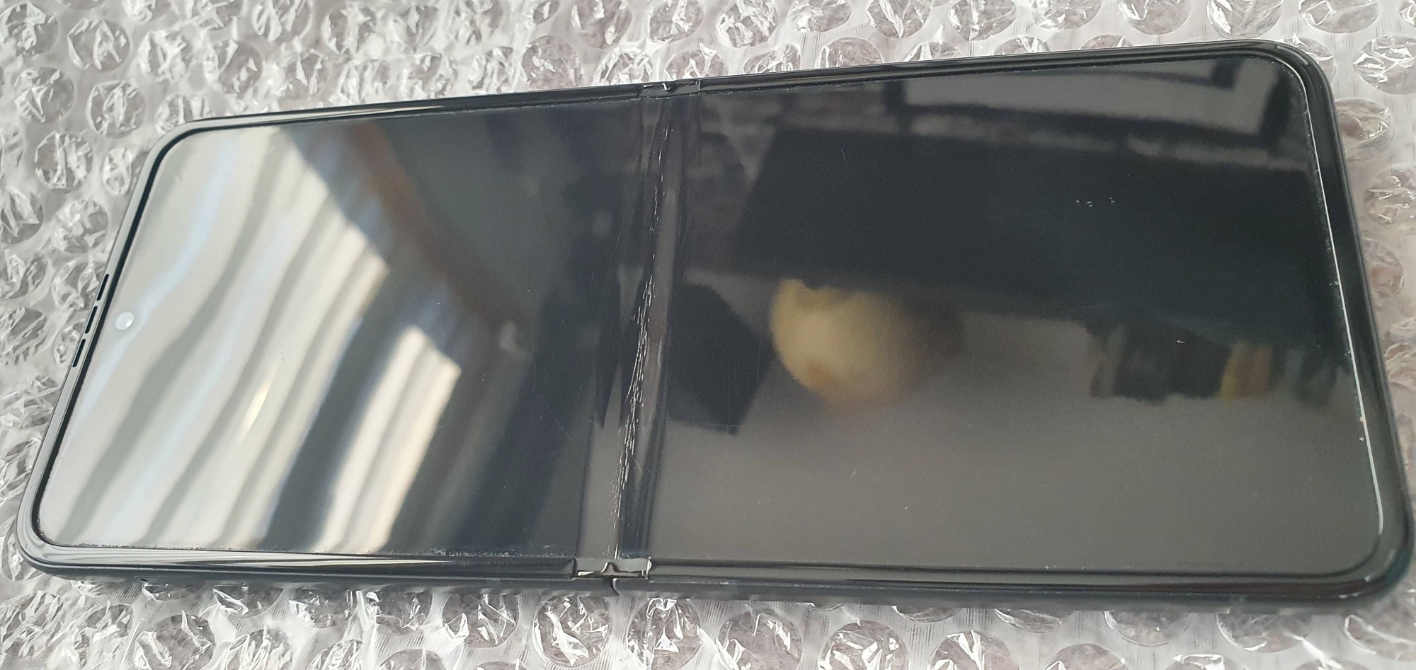 چروک روی ناحیه تا شدن گوشیهای تاشو