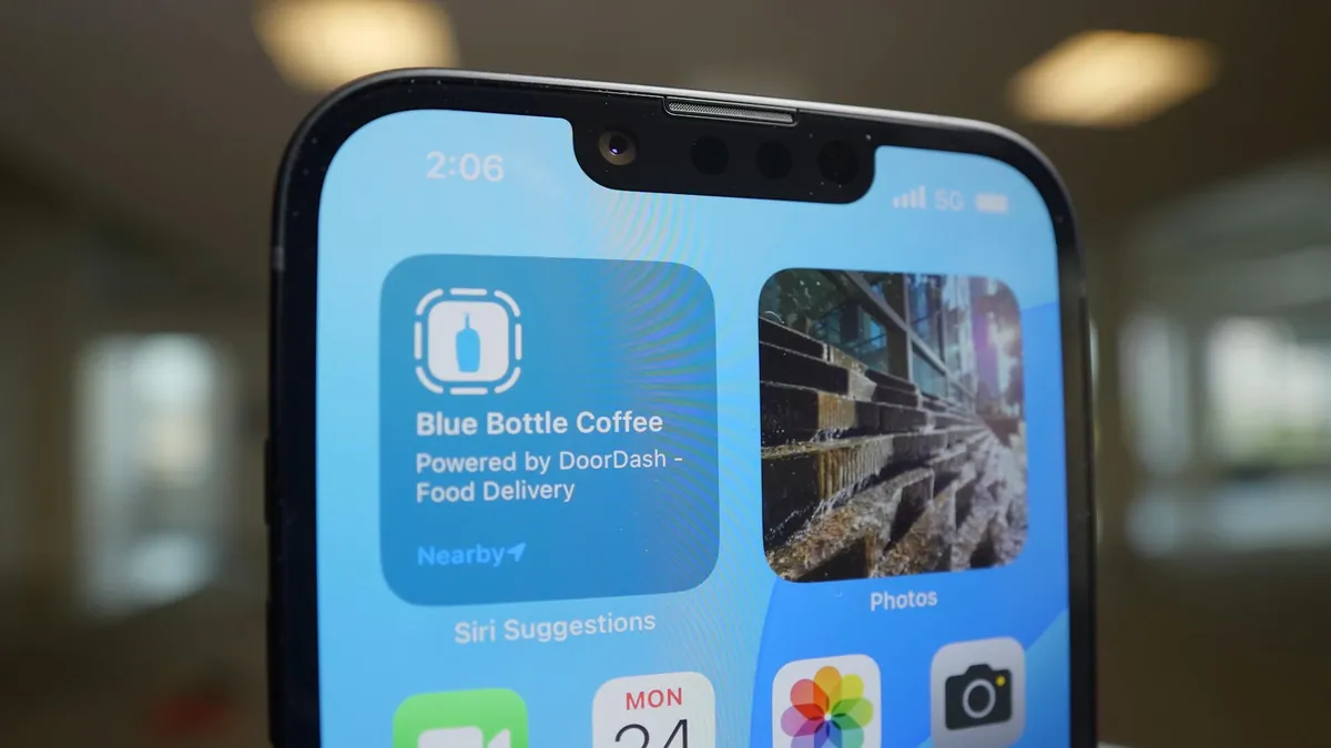 صفحه نمایش آیفون ۱۶ ای