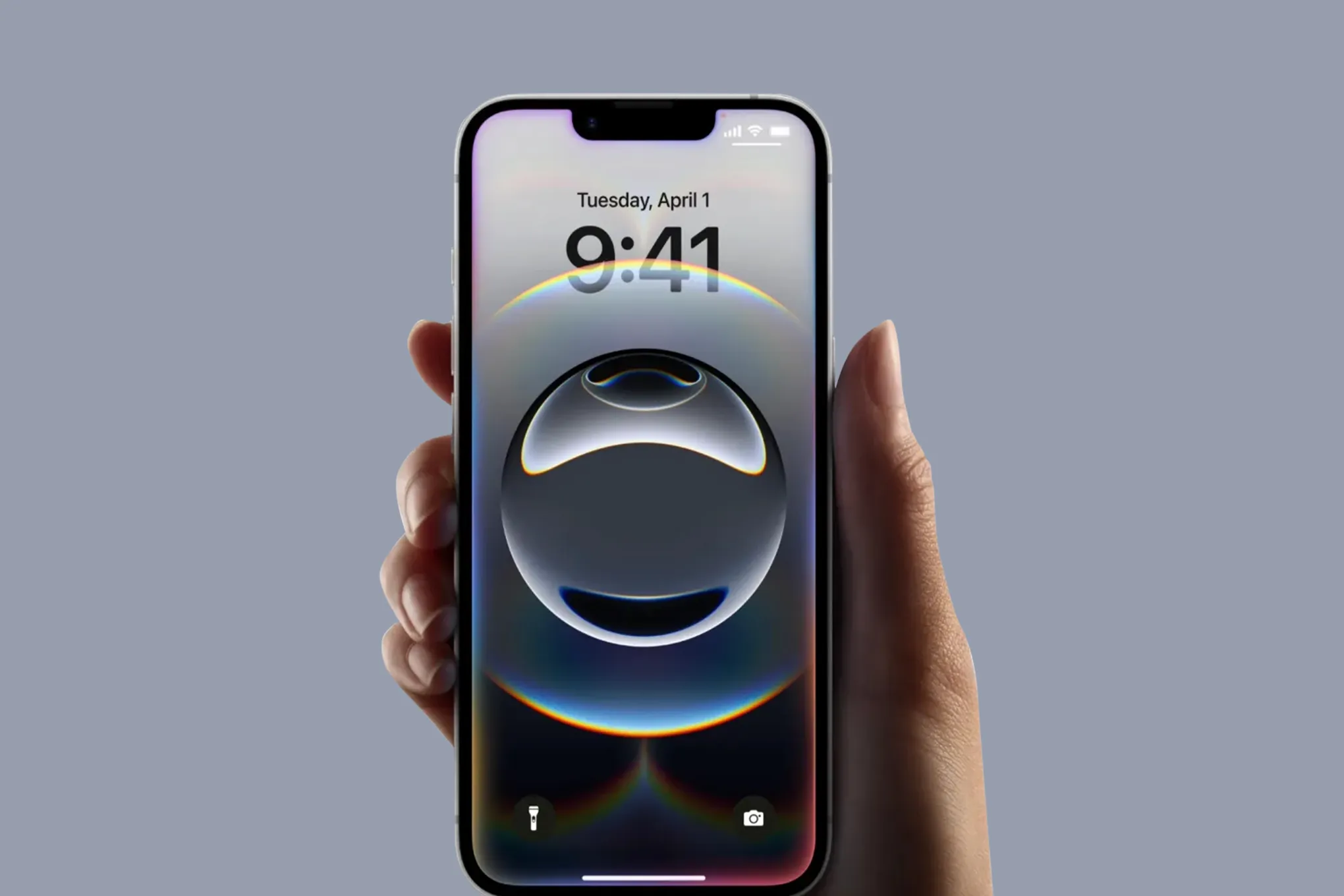 آیفون 16e در دست