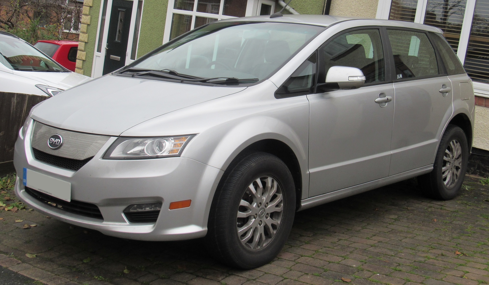 BYD E6 اولین خودروی الکتریکی بی وای دی