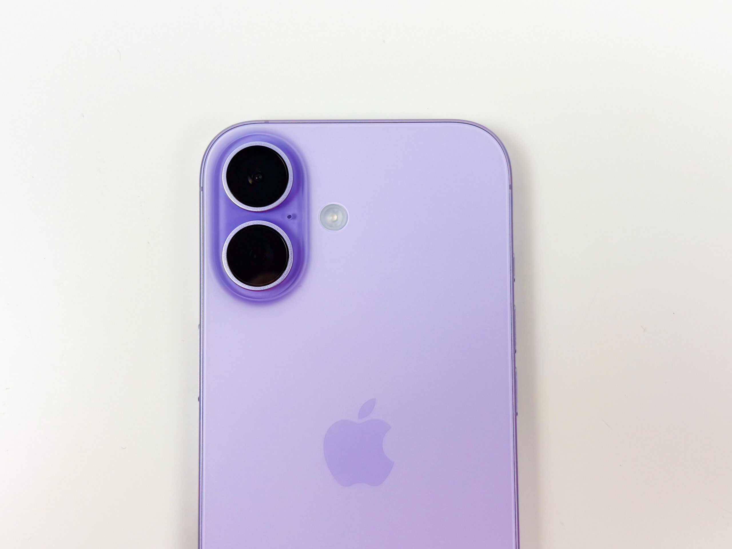 مقایسه آیفون ۱۷ با آیفون ۱۶ پرو -