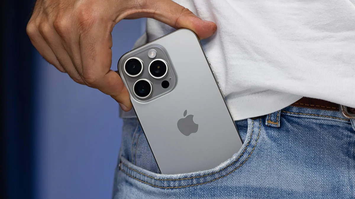 مقایسه آیفون ۱۷ با آیفون ۱۶ پرو - قیمت و وضعیت بازار؛ قیمت آیفون ۱۷ در برابر قیمت آیفون ۱۶ پرو