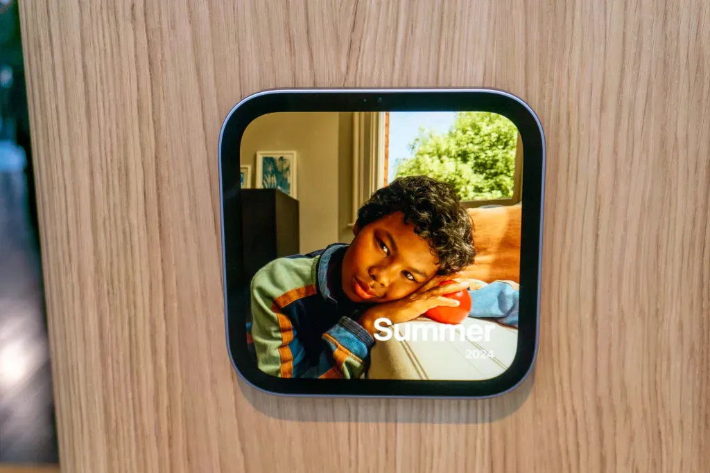 نسخه دیواری نمایشگر هوشمند اپل HomeView