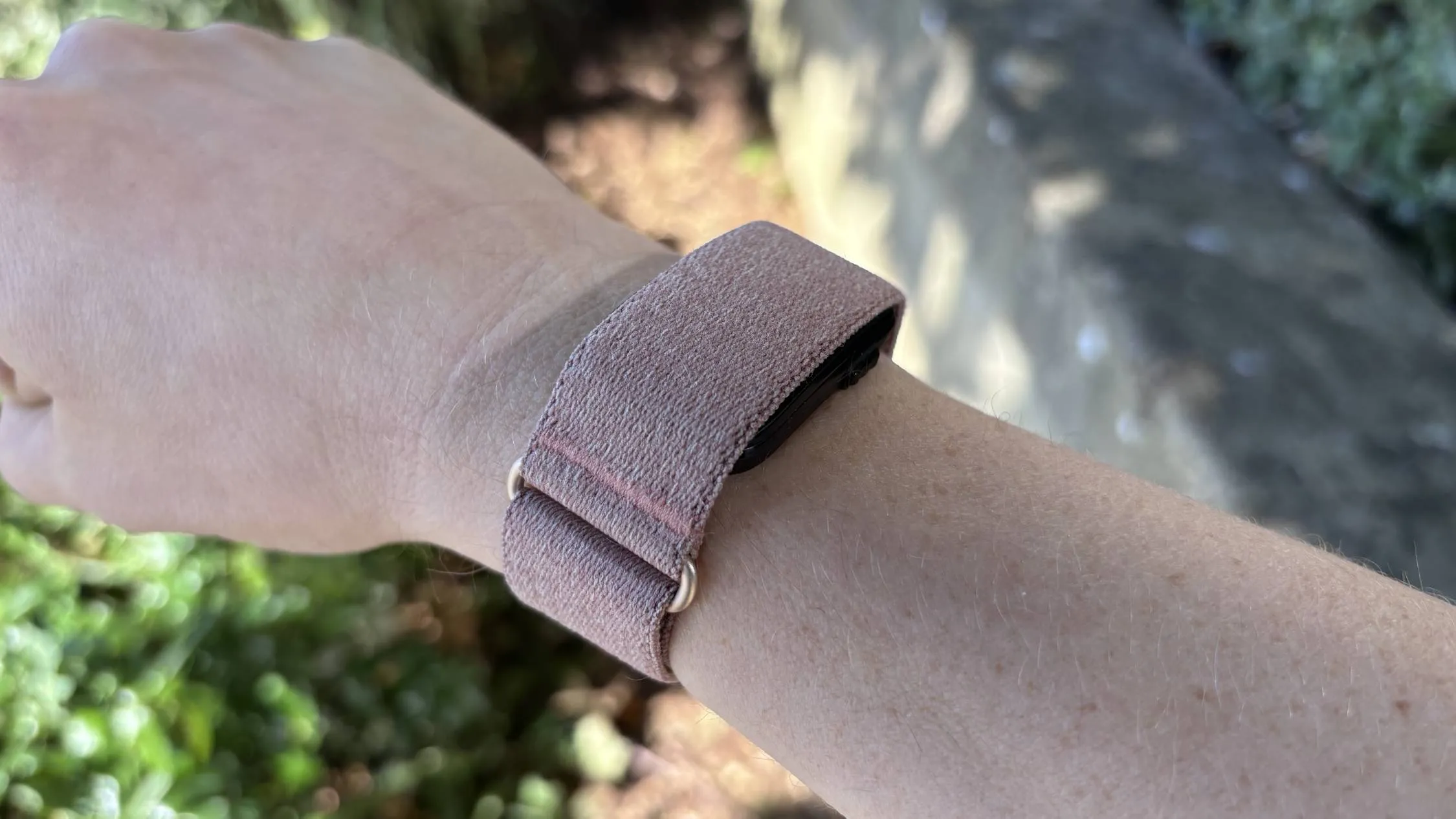 Garmin Cirqa با بند پارچه‌ای